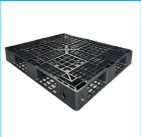 pallet-nhua-den-01